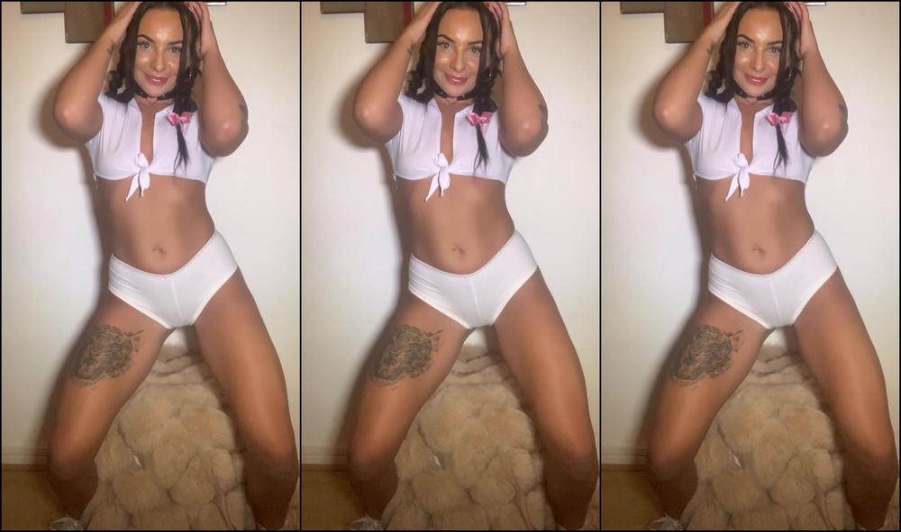 Caramelir Looking Real Cute Today And Felt Like Being A Cheeky L