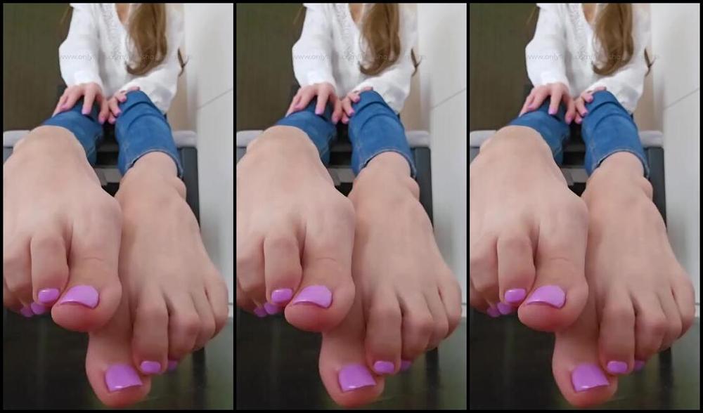 Footish Queen Galina Nicknamed Footishqueengalina 10 12 2024 Onlyfans Video Im In A Lovey Dovey Mood While I Tease You Gently With My Cute Violet Toes And