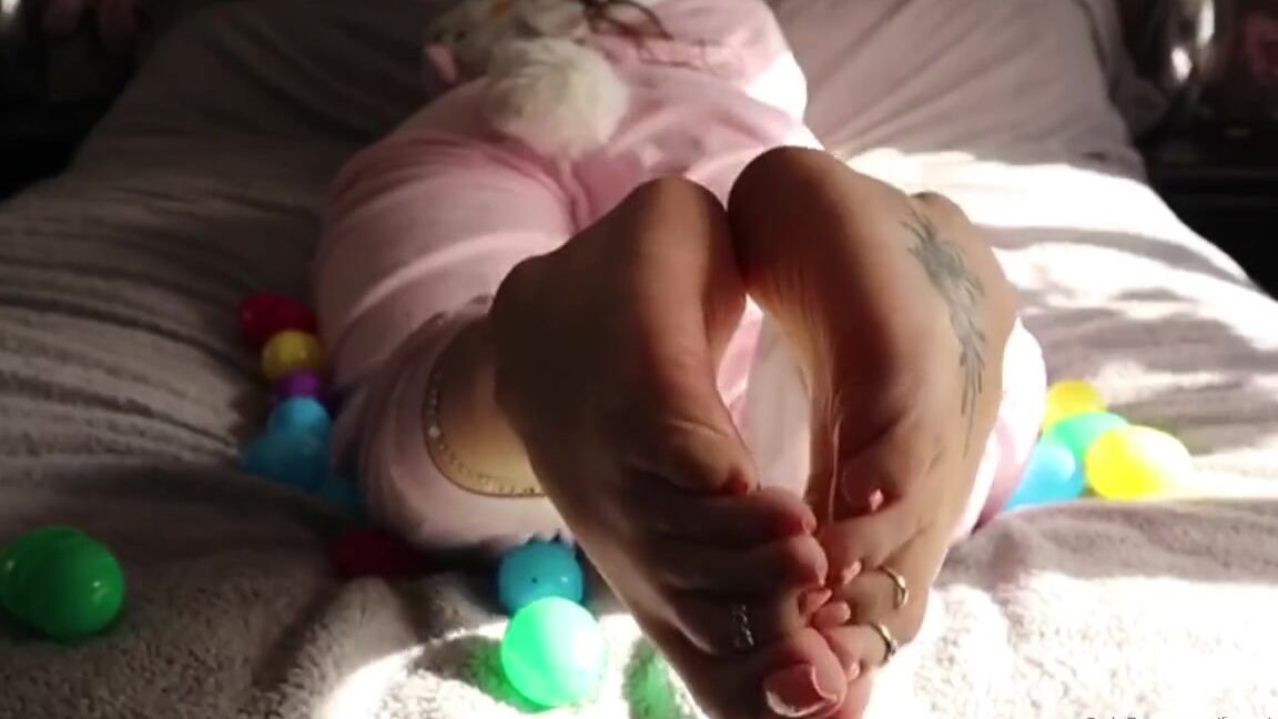 Footsiegalore Onlyfans Soft Soles And Bunny Tails Hop