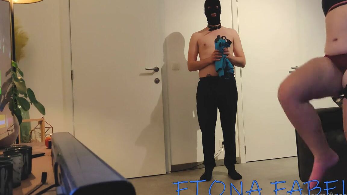 Fionafabel Onlyfans After A Good Workout I Use My Slave To Lick Of The Sweat Of My Body Being A Human Towel Reminds