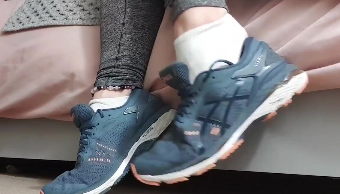 The Foot Queen Of England Aka Queengf90Premium Onlyfans I Thought You Might Enjoy This Little Shoe Removal Clip