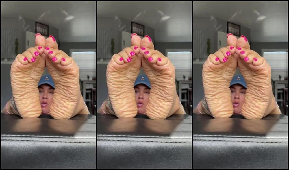 Deedeericanfeet 10 16 2024 Onlyfans Video As Requested My Face In Between My Wrinkled Soles In This Crzy View