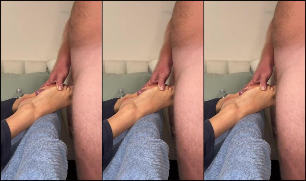 Super Soles 3451217208 08 23 2024 Here Is The Side Angle Of Hang10Toess Giving Me A Reverse Footjob Fucking Her Soles And
