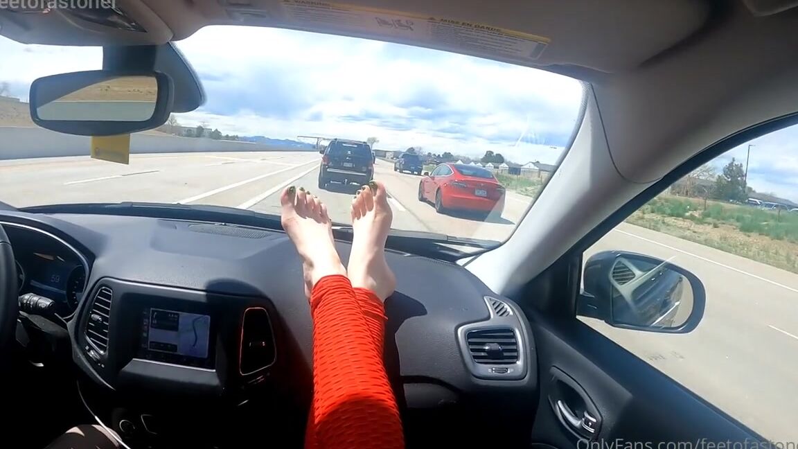 Feetofastoner Nicknamed Feetofastonervip Onlyfans First Time Using My Head Harness For My Gopro I Take Off My Shoes And