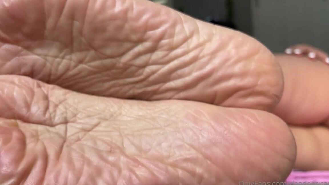 Deedeericanfeet 10 05 2024 Onlyfans Video Long Day Today As Requested Wide Angle View Of My Soles And Heels