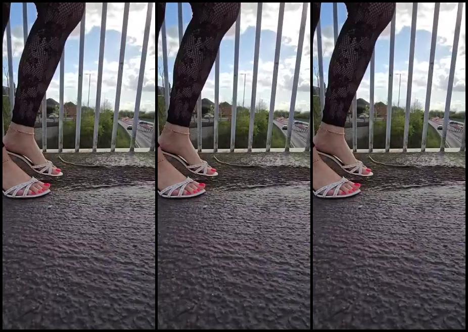 Feetbysherri Onlyfans Walking On A Sunny Day