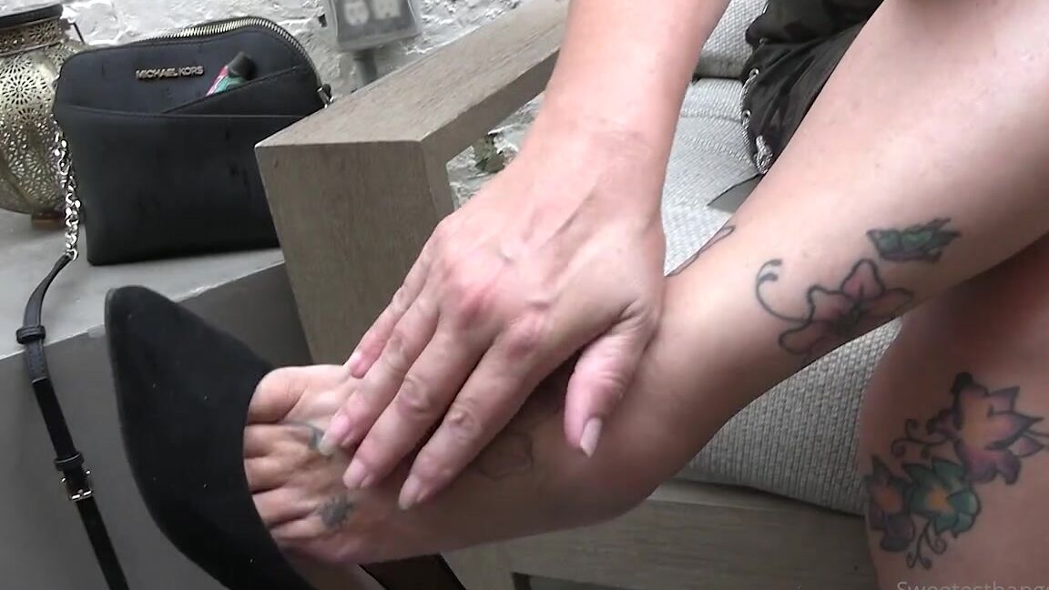 Goddess Rhonda Aka Sweetesthangsfeet Onlyfans If I Was Chillin Reading A Magazine Would You Approach Me What Would You Say To Me Did You Notice