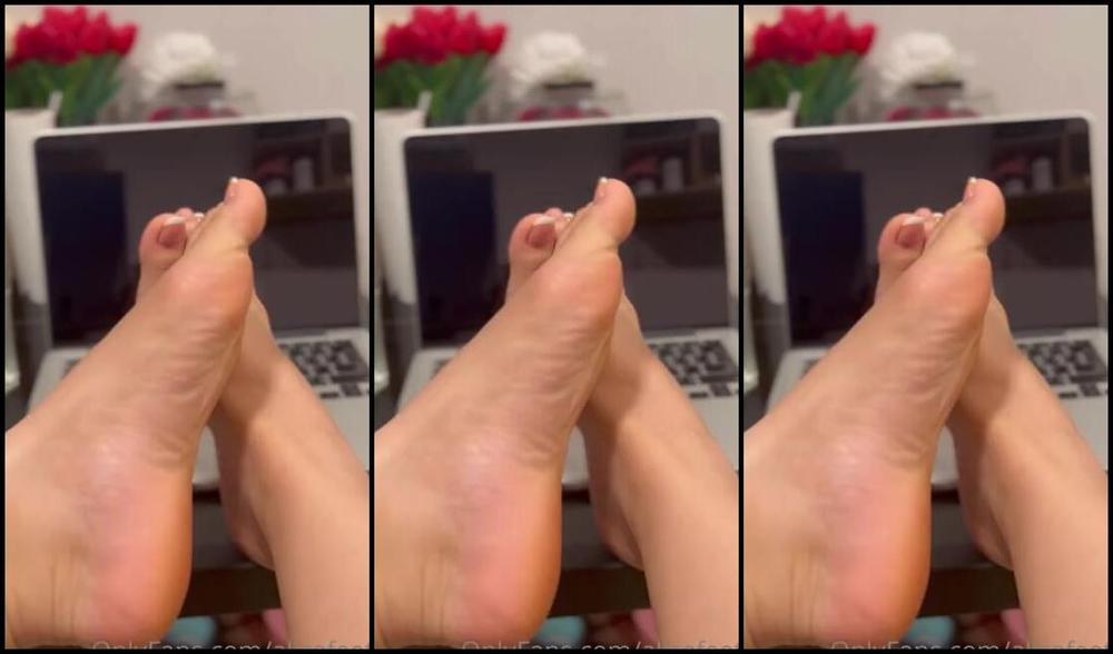 Alicefeetz Nicknamed Alicefeetz 01 30 2022 Onlyfans Video Zoom In R