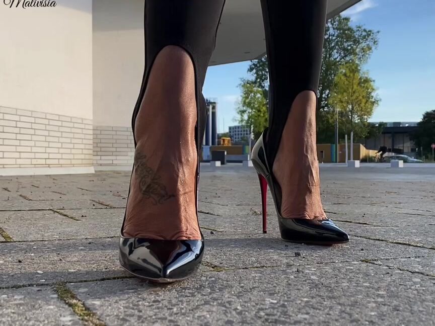 Malivisia Nicknamed Malivisia Onlyfans 10 02 2021 Fashion Shooting At Philharmonie Berlin With Louboutin Sokate 120 Black Patent 2Camshoot