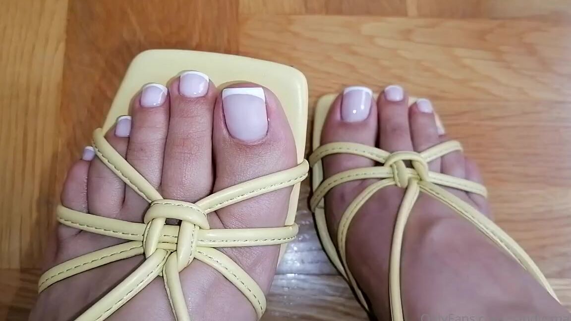 Mica Sandy Nicknamed Sandysmallfeet Onlyfans For You Guys Who Loves My Beautiful French Pedi Enjoy