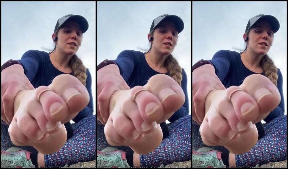 Nina Aka Fityoginina Onlyfans Christmas Eve Day Run And Sweaty Sock Sniff And A Casual Little Chat