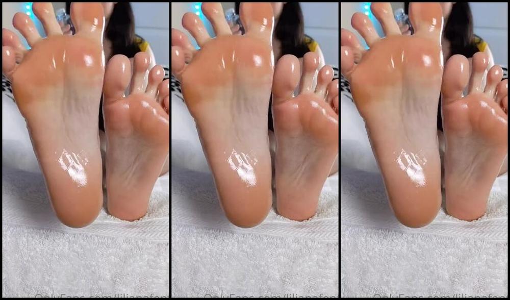 Liliana Fenty Nicknamed Lilianafenty Onlyfans Getting My Soles As Oily As I Possibly Can Dont You Wish You Could Feel How Slippery They Are