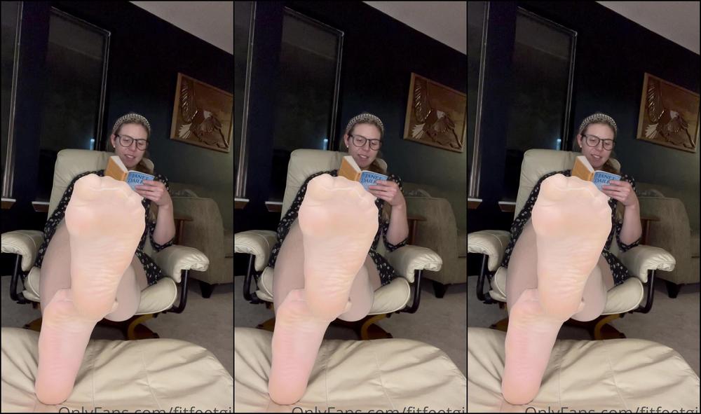 Fityoginina Who Reads In The Evenings Instead Of Tv Pov After A Long Day Of Work Your Girlfriend Is