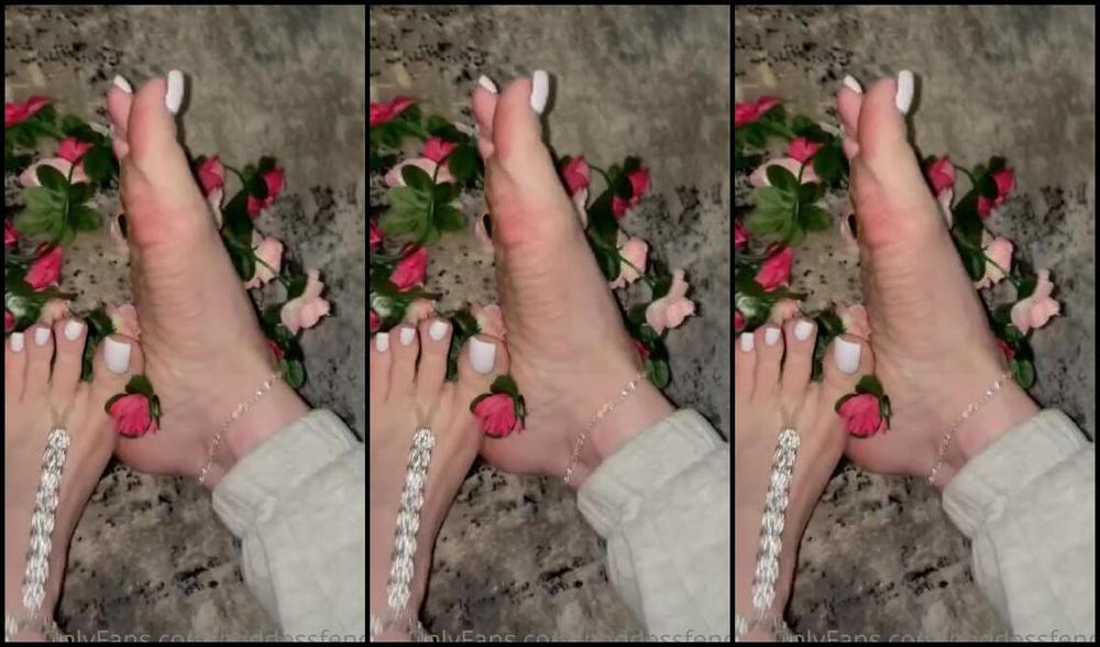 Fendi Feet Aka Goddessfendi Onlyfans I Want Each And Every One Of You To Explode With Passion For Your Goddess Fendi On This Valentine Sp