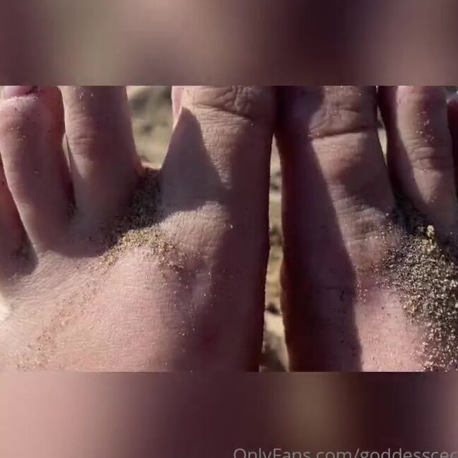 Cecily Aka Goddesscecee Onlyfans Sandy Feet Need Cleaning