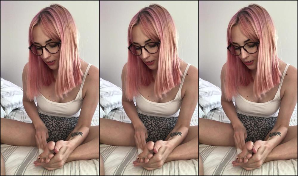 Ashleylottsxo Chatting While Taking Care Of These Feet