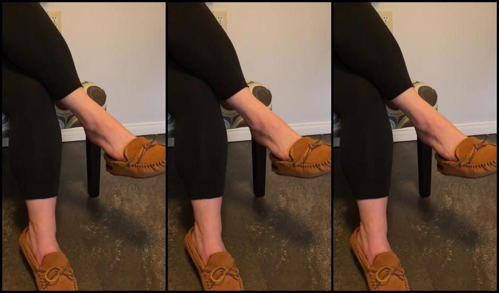 Caroline Aka Feetsiecakes Onlyfans Dangling My Moccasins