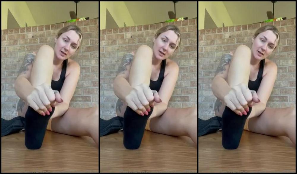 Blondifeet Foot Fetish 12 07 2021 Onlyfans Video A Goddess Such As Myself Likes To Keep In Shape 4