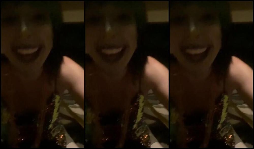 Summer Solesis Nicknamed Summer Solesis Onlyfans My Mermaid Feet Stink But I Want You To Lick Them Clean