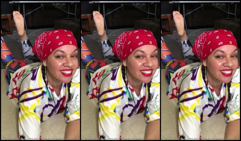 Deedeericanfeet Onlyfans Just Me In The Pose Wiggling Toes And Being Silly As Requested