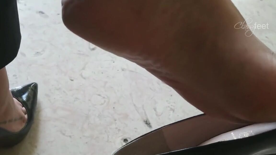 Classyfeet Sofia Nicknamed Classyfeet 06 25 2019 Onlyfans Video Lawyer Footqueen Dangling In Public At The Court Mhg