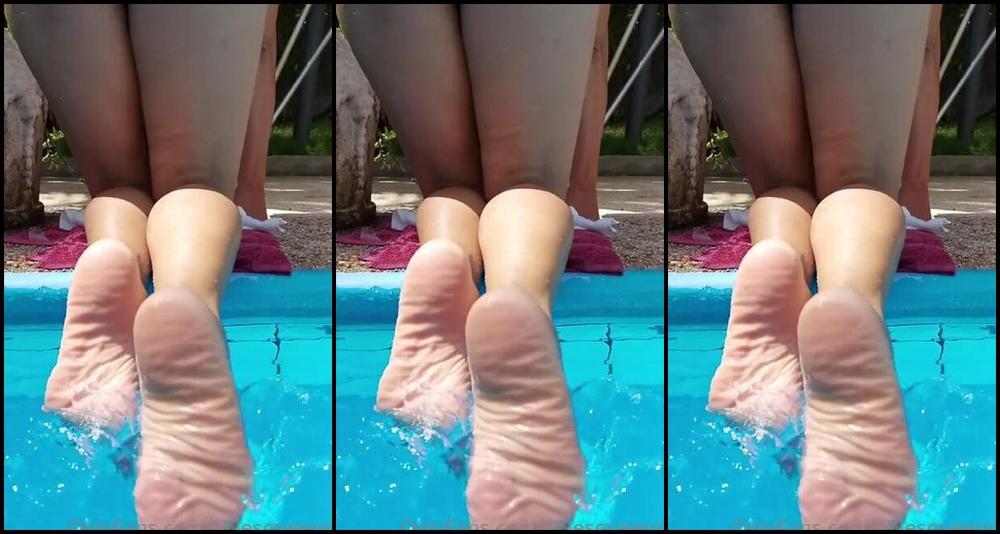 Meryann Aka Solesqueenrd Onlyfans More From My Galery Slow Motion My Beatifull Meaty Soles In The Pool