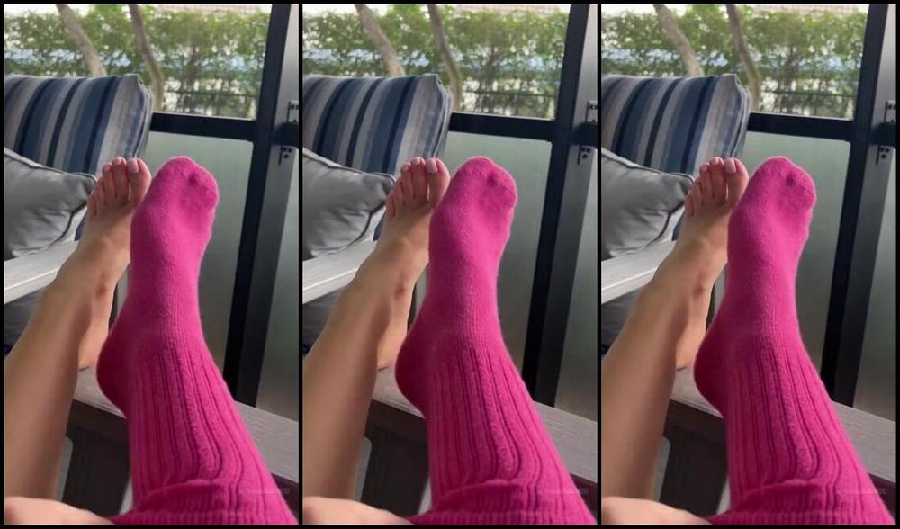 Sam Soles Nicknamed Sams Soles Onlyfans My Feet Are Always Cold In The Morning So Im Always In Socks But I Wanted To Strip Them Off For Vjs