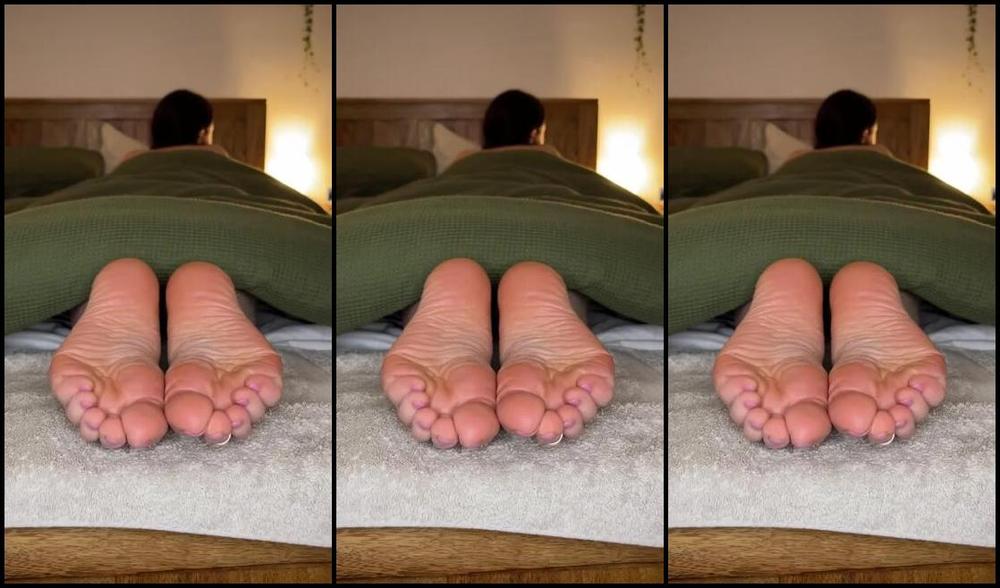 Mimisfeet1 Aka U81134601 Onlyfans End Of The Bed Tease And Cum Dump