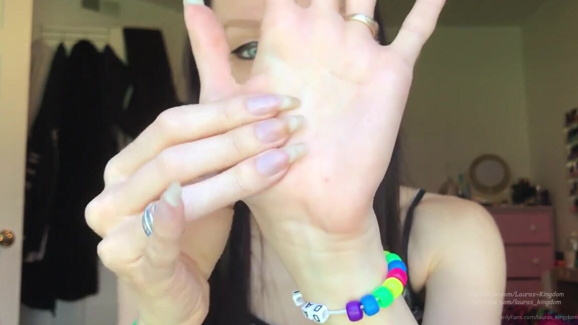 Lalalaura Nicknamed Lauras Kingdom 11 30 2020 Onlyfans Video Madis Palm Show Here Is The Lovely Madi Again In This Video She Gives You A