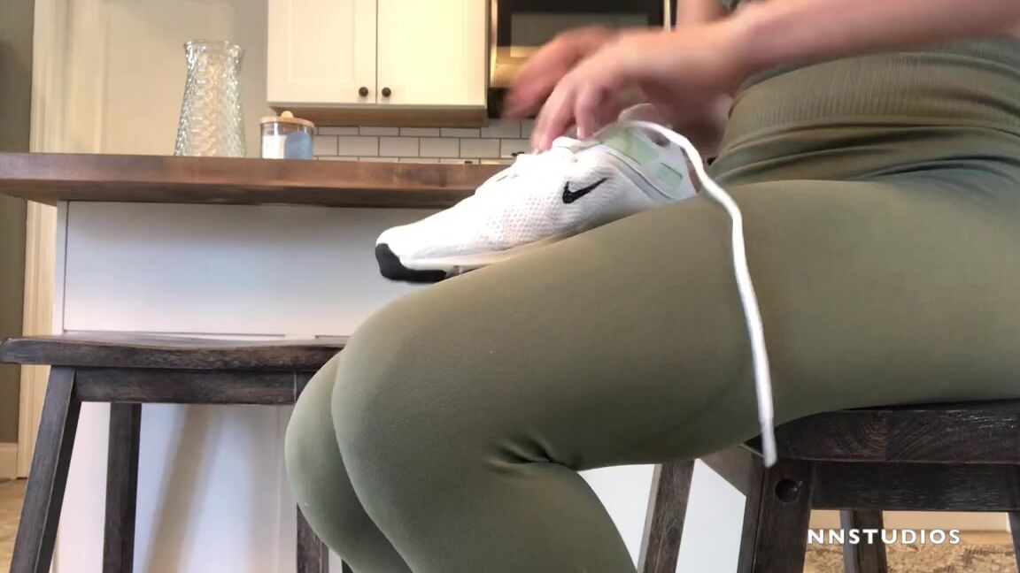 Nikki Next Nicknamed Thenextimearound Onlyfans I Am In Love With These Sneakers What Do We Think