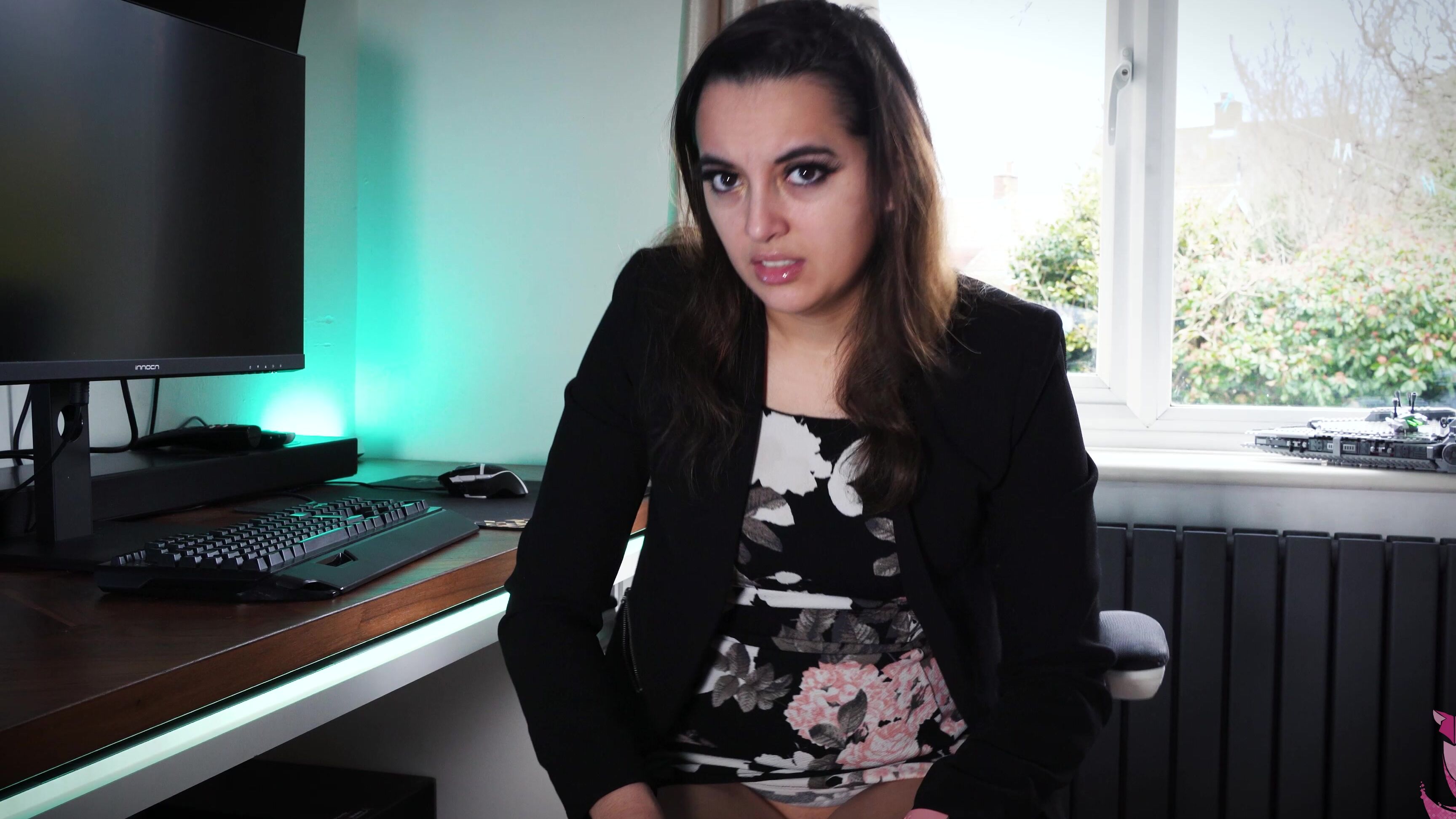 Summer Fox Reluctant Handjob At The Office