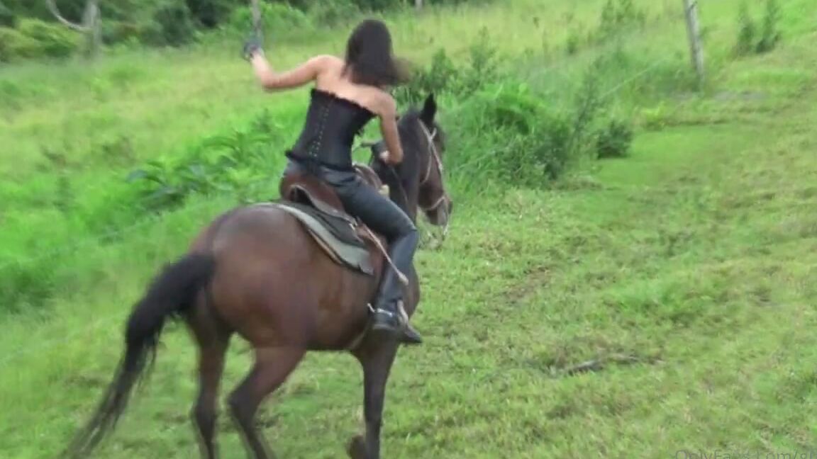 Ghrfan Onlyfans Joa And Venus Having Some Fun With Castaway