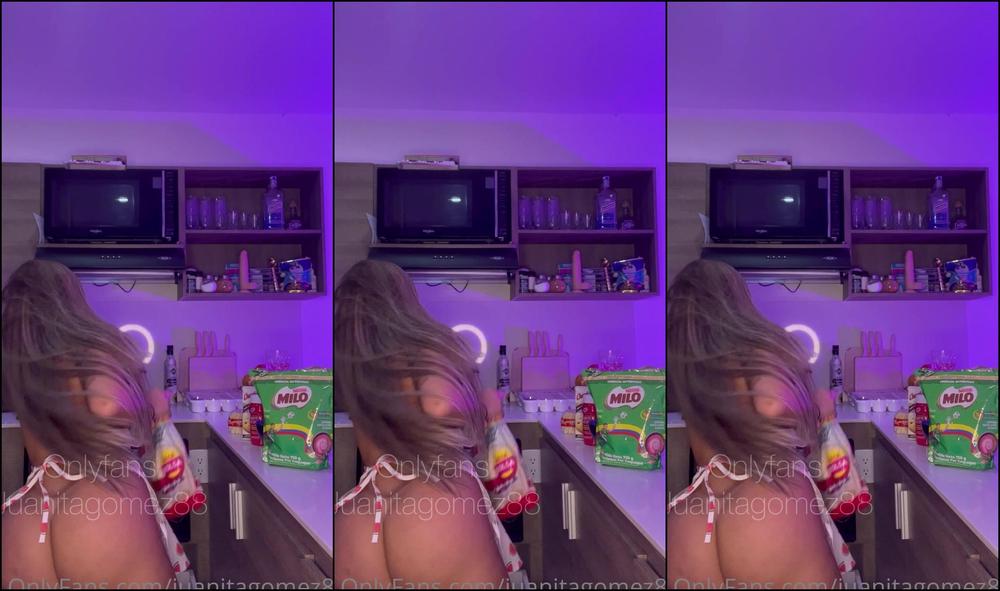 Juanitagomez Una Chef Muy Sexy Adivina Que Pas En La Cocina Mi Chico Me