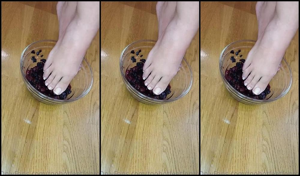 2Hotfeet4You Nicknamed Toohotfeetforyou Onlyfans Today She Was In The Mood To Make A Smoothy And Of Course It Was Made