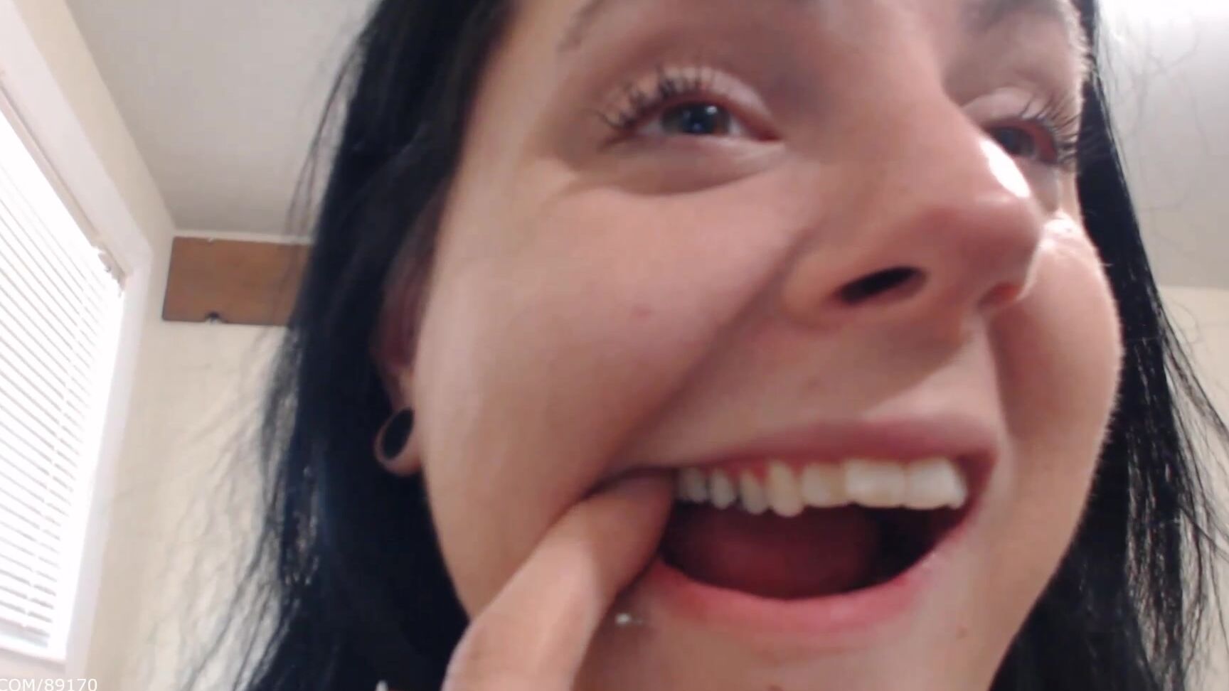 Booty U Scratching Plaque Off My Teeth