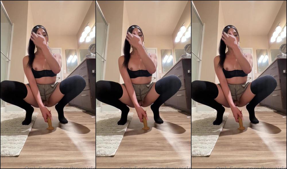 Lexahexx New Minute Video Of Me Playing With My New Dildo Stroking It Riding It And Cumming At