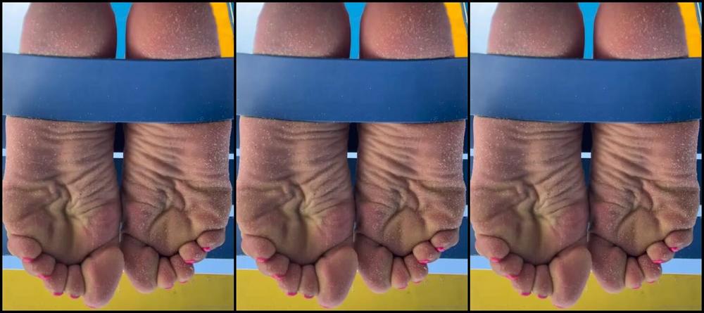 Caribbeansolez Onlyfans Just Sun Bathing At Daytona Beach Fl If You Have Any Custom Requests Don T Be Shy Send Them M 30P