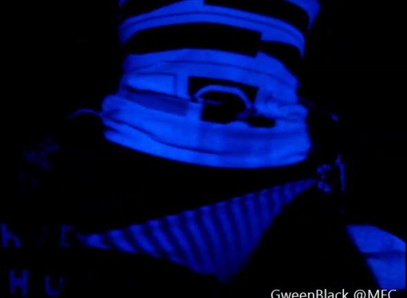Gweenblack Black Light Teasing Show