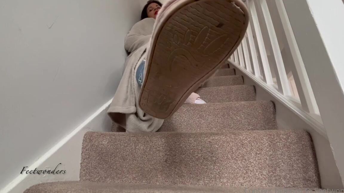 Feetwonders Onlyfans Waiting For My Slippersp