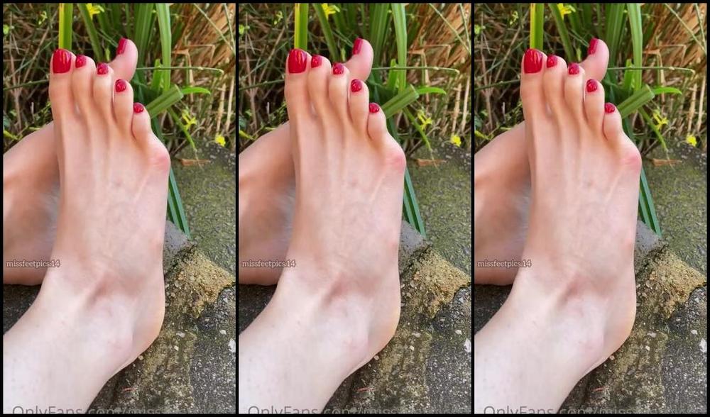 Alia Lizza Nicknamed Missfeetpics14 Onlyfans Red Nails Outside What Do You Think