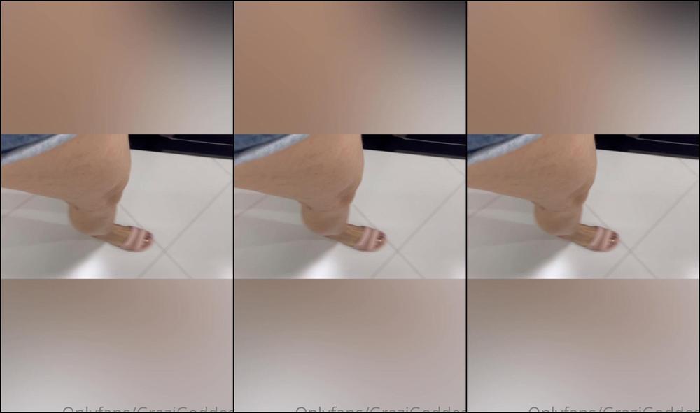 Grazigoddess 2048224221 03 06 2021 After A Very Good Footjob I Went Down To Get My Ifood With My Slippers Depois