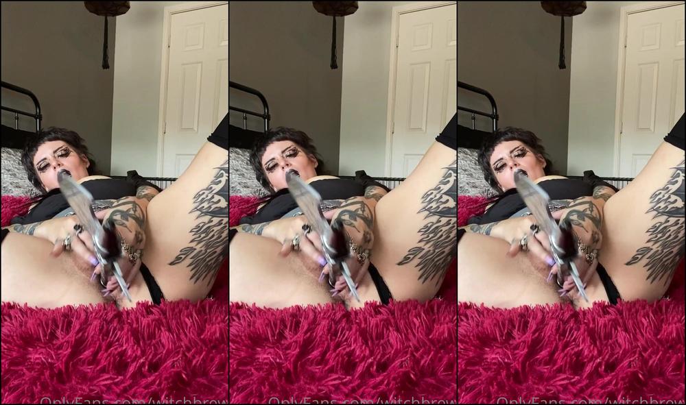 witchbrews-31-08-2020-844943370-this-vid-is-hot-8-min-of-tokin-ass-spreading-pussy-worship...-oh-and-i-fuck-myself-with