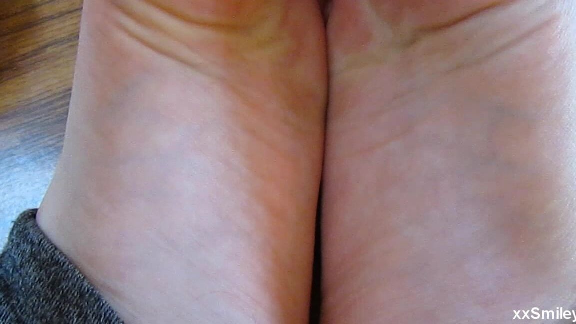 Xxsmiley Grabbing With My Feet