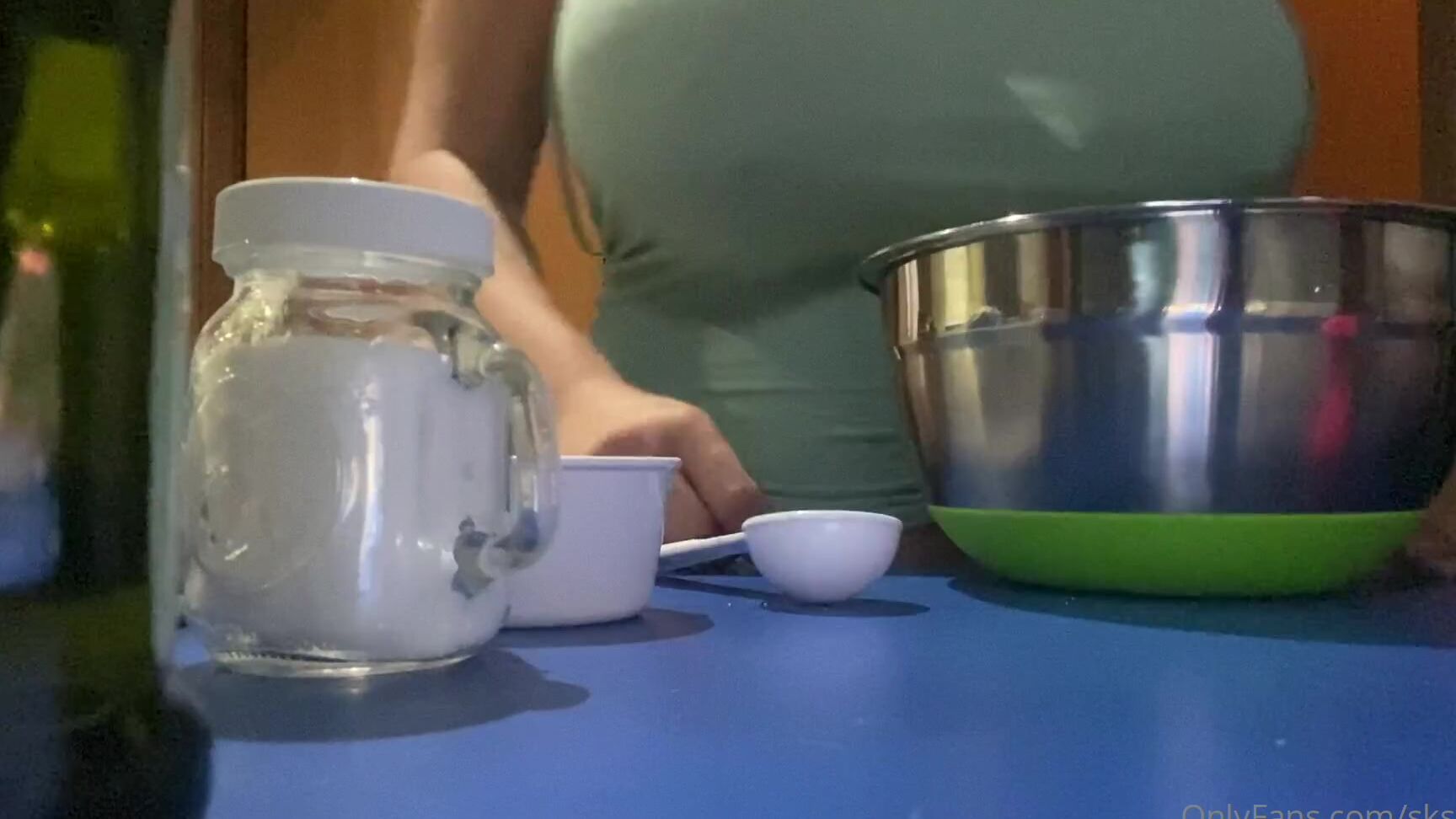 Sksky20 2552719386 08 08 2022 Watch Me Fall Out While I Mix A Cake Figured I D Show Y All What Happens When