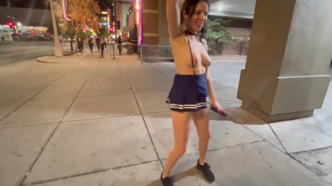 Nicole Niagara Exposed In City Streets Pt 2 Doodstream