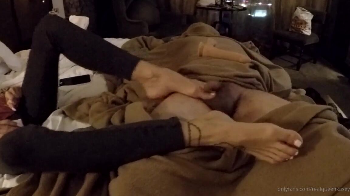 Queenofmean Nicknamed Realqueenkasey 02 06 2019 Onlyfans Video Bored Queen Mocks And Abuses Slaves Tiny Dick