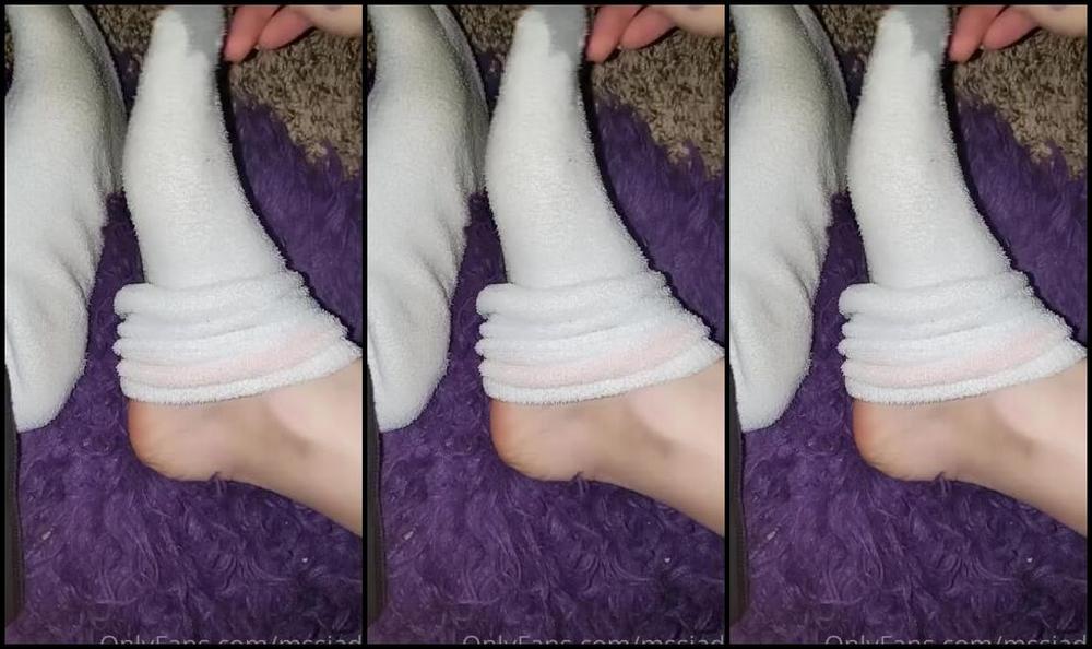 Mssjada Nicknamed Mssjada Onlyfans All Right Time To Get These Socks Off M