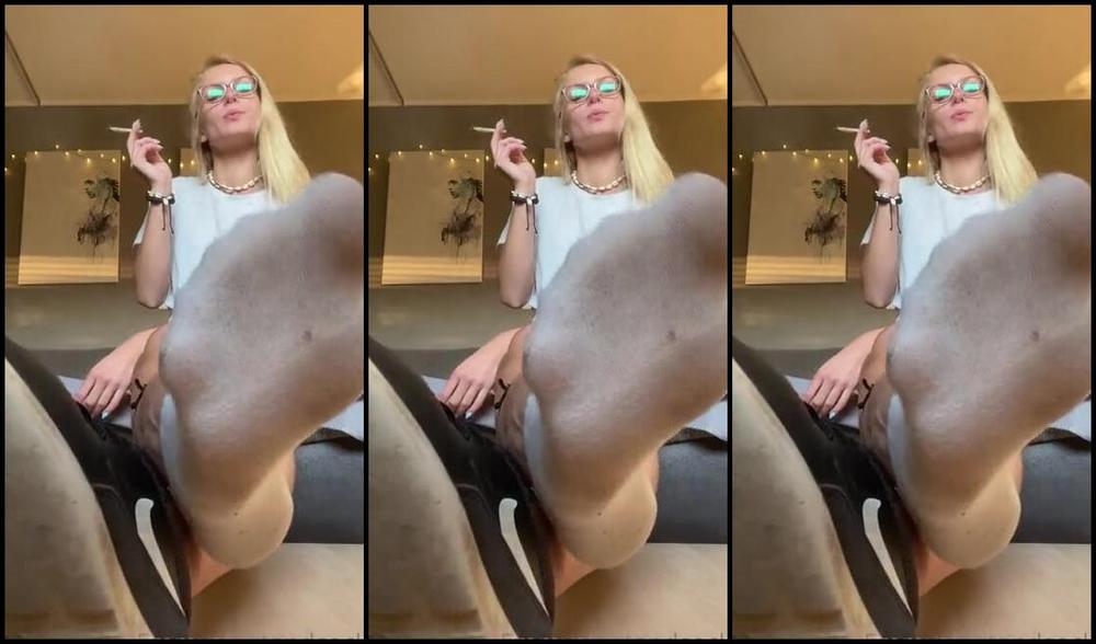 Emmysfeetandsocks Aka Emmyfeetandsocks Onlyfans Finally Got Home After A Way To Long Day At Work But These Socks Getting Juicy And You Can Definip