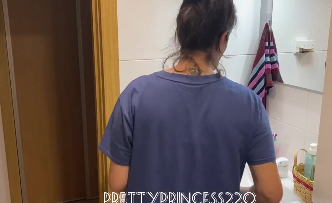 Prettyprincess220 05 08 2023 Onlyfans Video Por La Manana Cuando Me Espio Los Dientes Tengo Muchos Gases Tiro Muchos Ped0S Por La