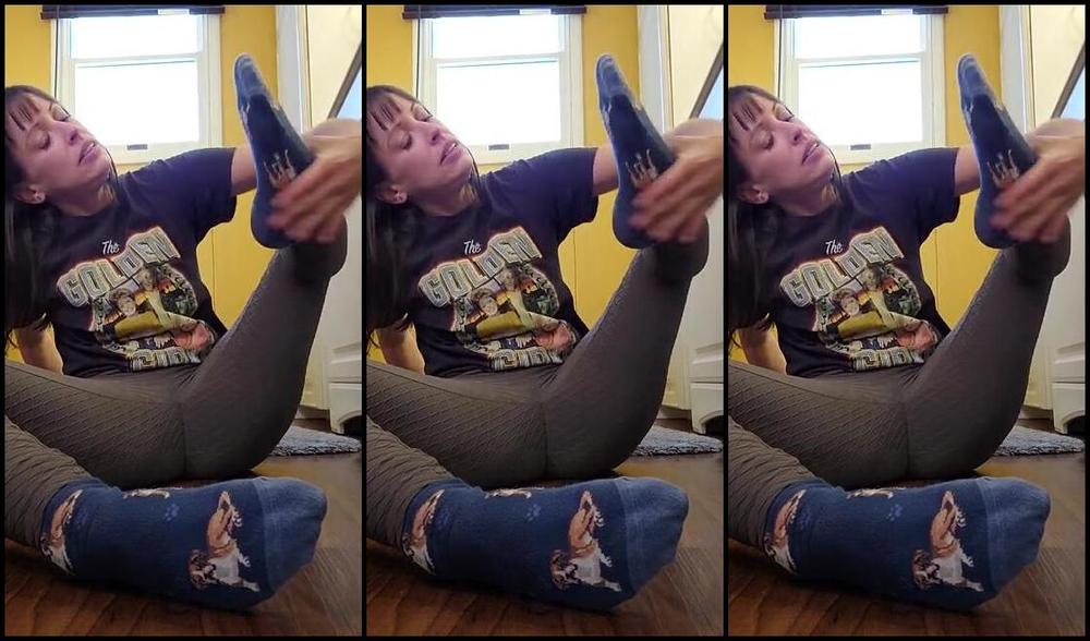 Crystal Paris Nicknamed One Lonely Foot 11 14 2024 Onlyfans Video My Sweaty Feet Make You Hard